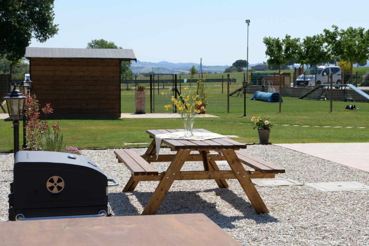 Casa Montefiore 13 Girasoli Lt Nella Tranquilla Campagna Marchigiana Ancona Exterior foto